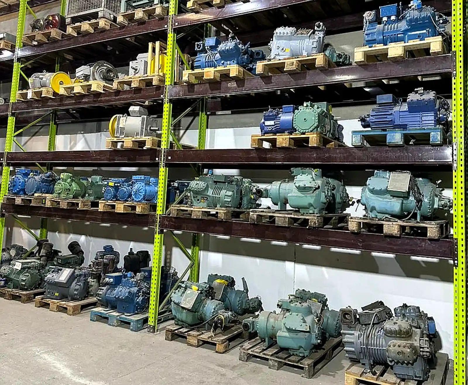 Lagerbestand gebrauchter und unbenutzter Kälteverdichter für den Ankauf durch Industrietec